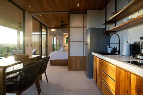 w Stylish 1BR w Stunning Balcony Views