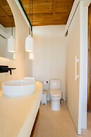 w Stylish 1BR w Stunning Balcony Views