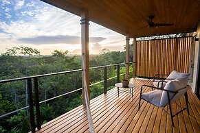 w Stylish 1BR w Stunning Balcony Views
