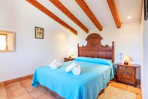 Villa in Buger With Private Courtyard