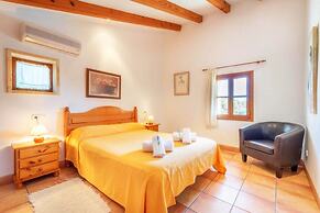 Villa in Buger With Private Courtyard