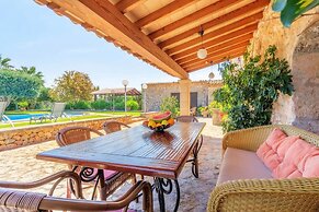 Villa in Buger With Private Courtyard