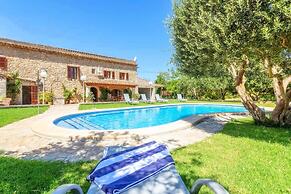 Villa in Buger With Private Courtyard