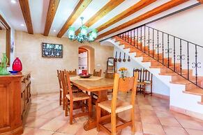 Villa in Buger With Private Courtyard