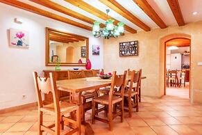 Villa in Buger With Private Courtyard