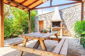 Villa in Buger With Private Courtyard