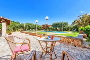 Villa in Buger With Private Courtyard