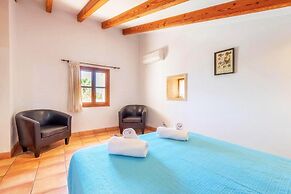 Villa in Buger With Private Courtyard