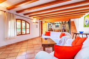 Villa in Buger With Private Courtyard