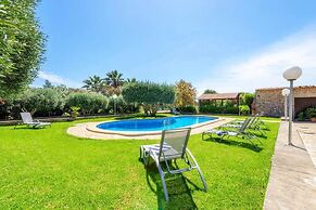 Villa in Buger With Private Courtyard