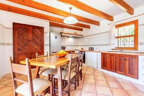 Villa in Buger With Private Courtyard