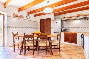 Villa in Buger With Private Courtyard