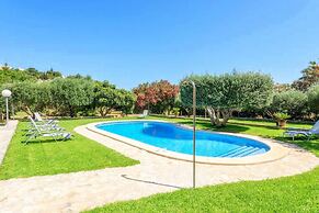 Villa in Buger With Private Courtyard