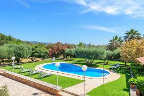 Villa in Buger With Private Courtyard