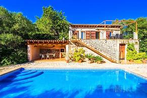 Charming Country House Es Puchet in Buger