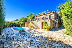 Charming Country House Es Puchet in Buger