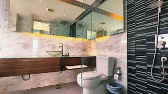 Luxury 2-bedroom Sea View Escape