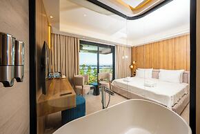Premier Lounge Hotel