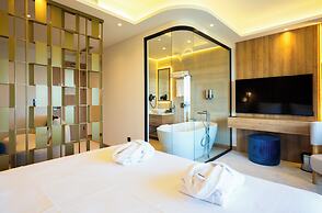 Premier Lounge Hotel