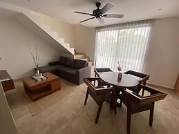 Spacious and Comfortable Ph With Private Pool in Zama!