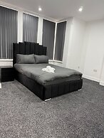 Lutom 2 Bed Flat - 1 With Sofa bed Sleeps 4