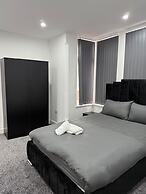 Lutom 2 Bed Flat - 1 With Sofa bed Sleeps 4