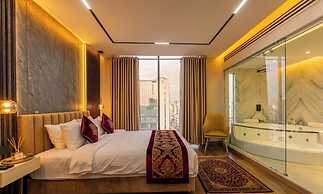 Monsoon Courtyard Luxury Hotel
