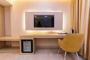 Monsoon Courtyard Luxury Hotel