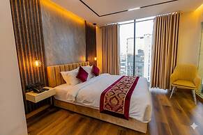 Monsoon Courtyard Luxury Hotel