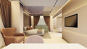 Monsoon Courtyard Luxury Hotel