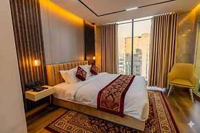 Monsoon Courtyard Luxury Hotel