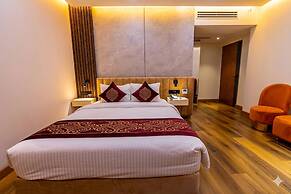 Monsoon Courtyard Luxury Hotel