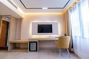 Monsoon Courtyard Luxury Hotel