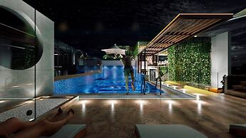 Monsoon Courtyard Luxury Hotel