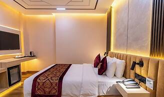 Monsoon Courtyard Luxury Hotel