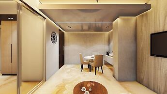 Monsoon Courtyard Luxury Hotel