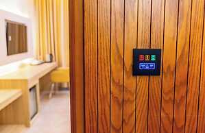 Monsoon Courtyard Luxury Hotel