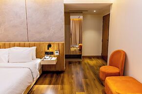 Monsoon Courtyard Luxury Hotel