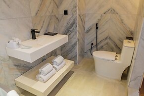 Monsoon Courtyard Luxury Hotel