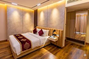 Monsoon Courtyard Luxury Hotel
