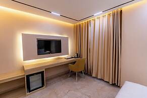 Monsoon Courtyard Luxury Hotel