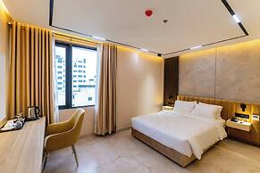 Monsoon Courtyard Luxury Hotel