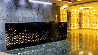 Monsoon Courtyard Luxury Hotel