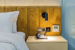 Monsoon Courtyard Luxury Hotel