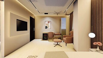 Monsoon Courtyard Luxury Hotel