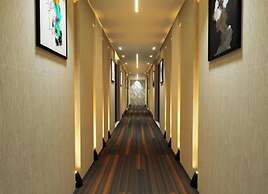 Monsoon Courtyard Luxury Hotel