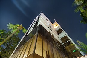 Monsoon Courtyard Luxury Hotel