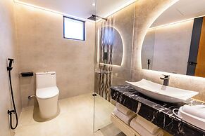 Monsoon Courtyard Luxury Hotel