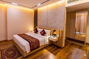 Monsoon Courtyard Luxury Hotel