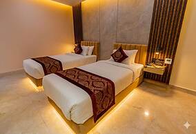 Monsoon Courtyard Luxury Hotel